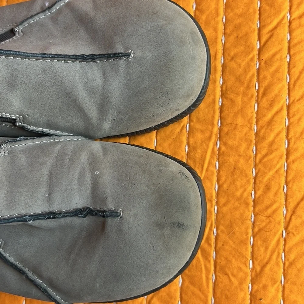 Orthaheel Clayton men’s sand color clogs good  condition  sz 12